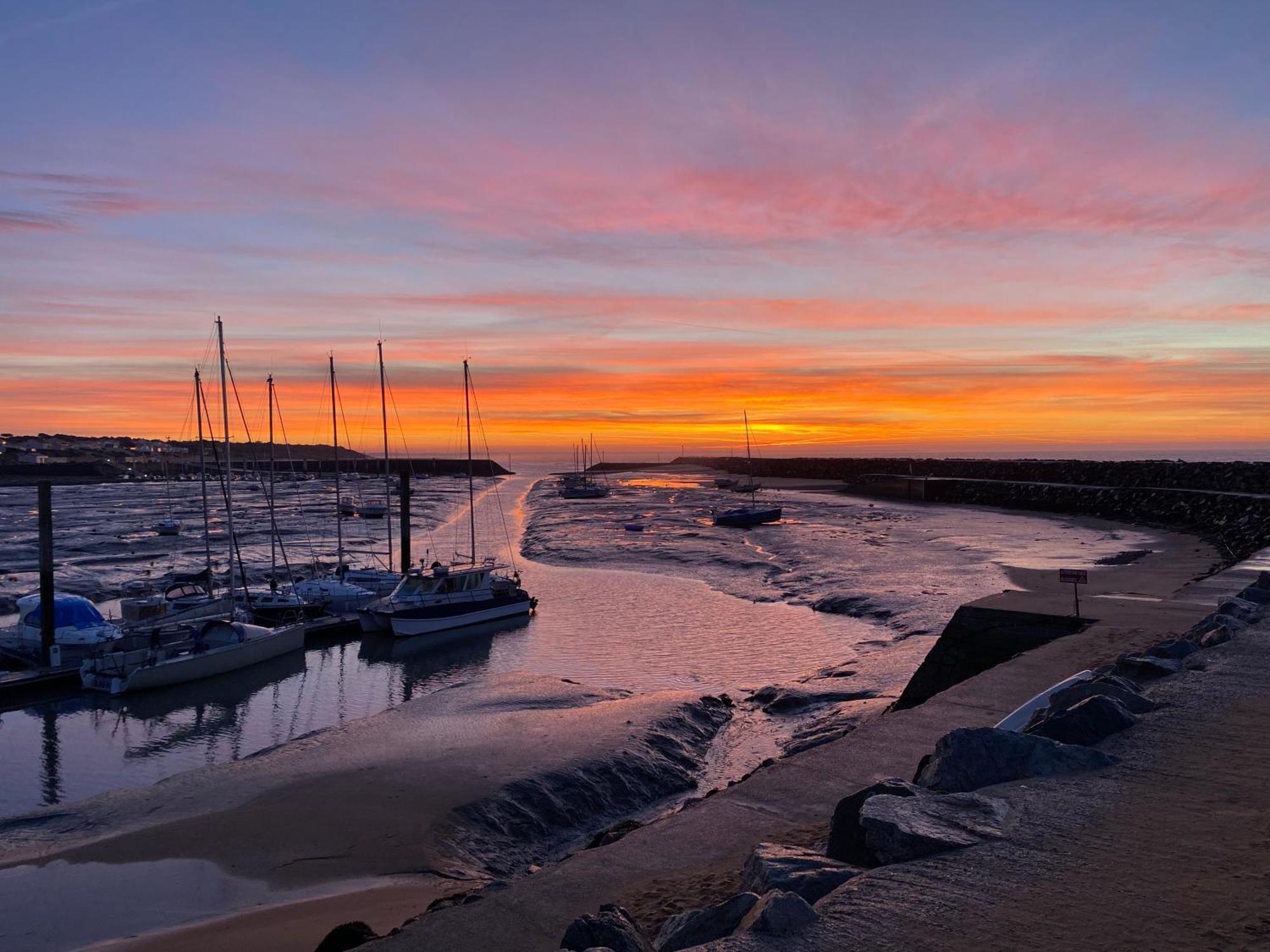 Appartement Vue Sur Mer Et Le Port Jard-sur-Mer Bagian luar foto